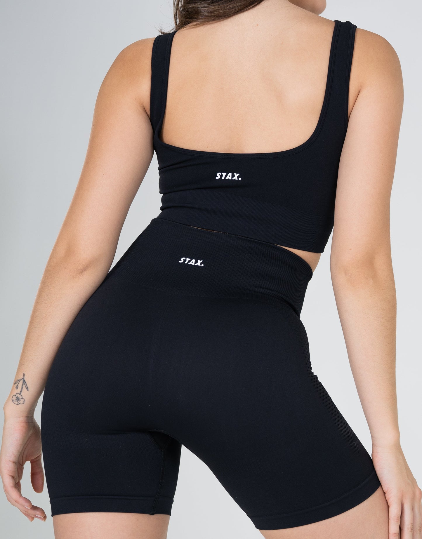 STAX. Premium Seamless V6 Midi Bike Shorts - Nox (Black)