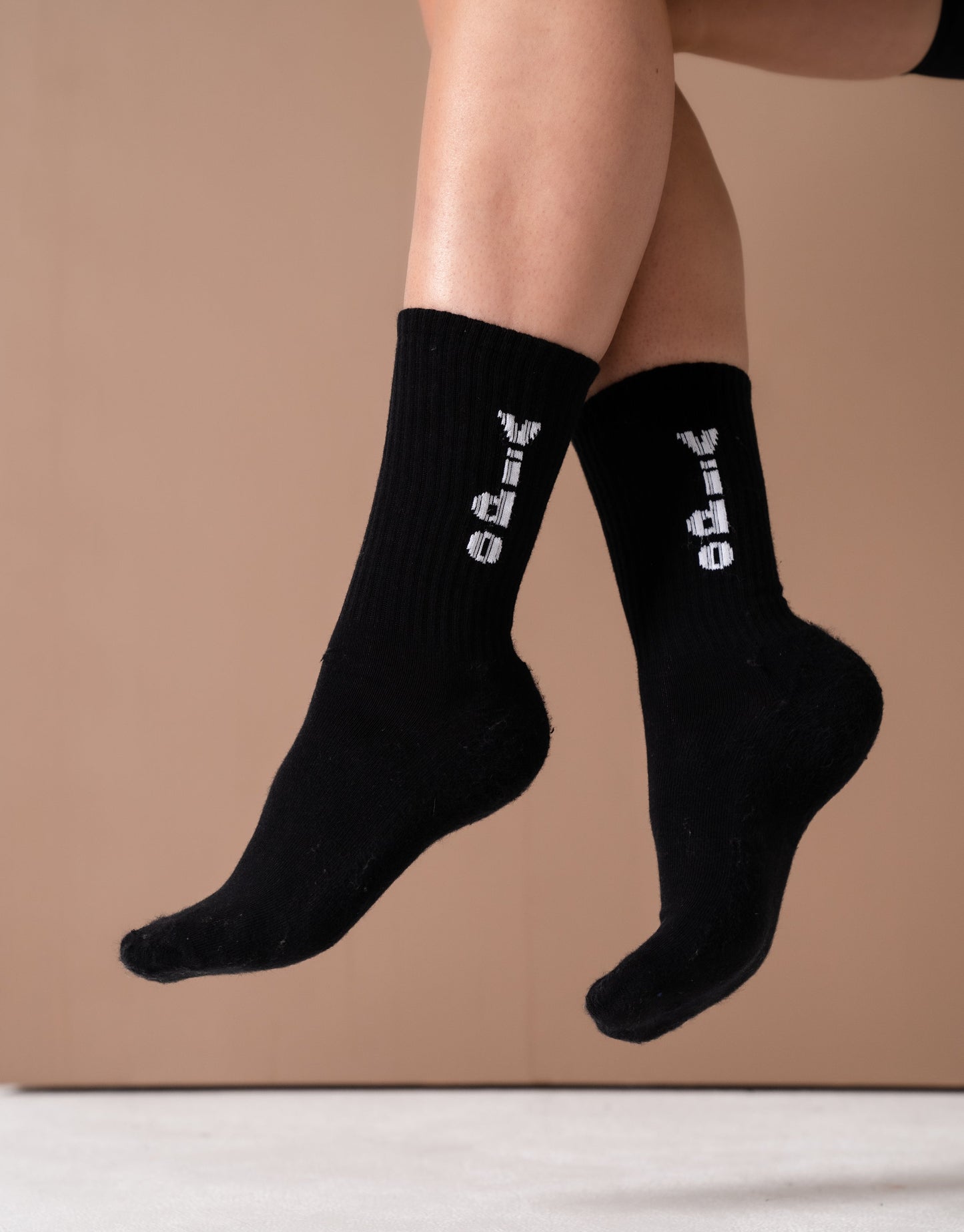 VIDO. Unisex Crew Socks - Black